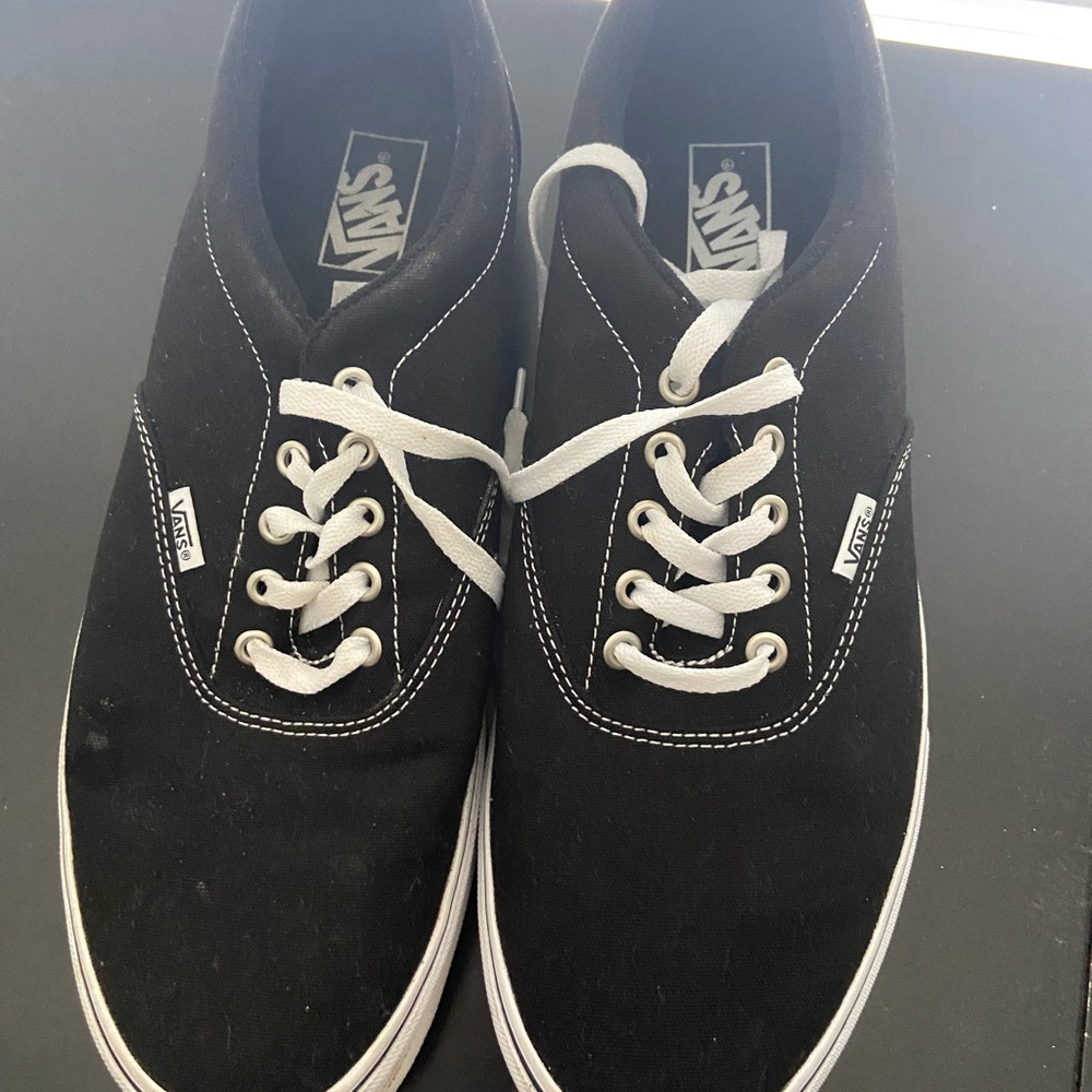 Men’s black and white Vans